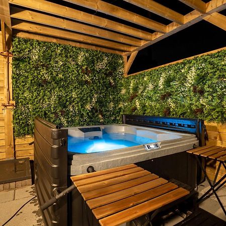 Cottage With Hot Tub Near Knockhill Saline Bagian luar foto