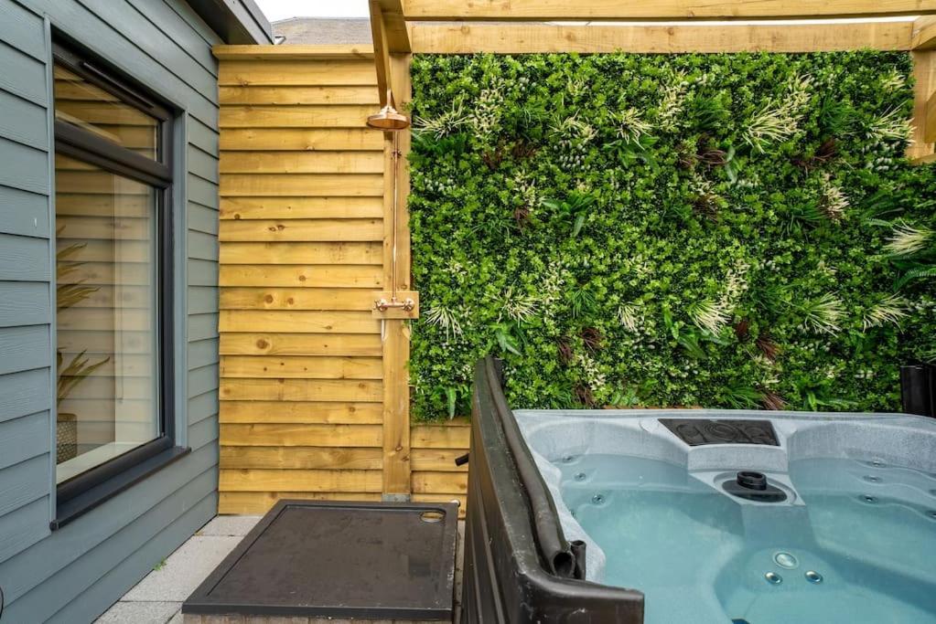 Cottage With Hot Tub Near Knockhill Saline Bagian luar foto