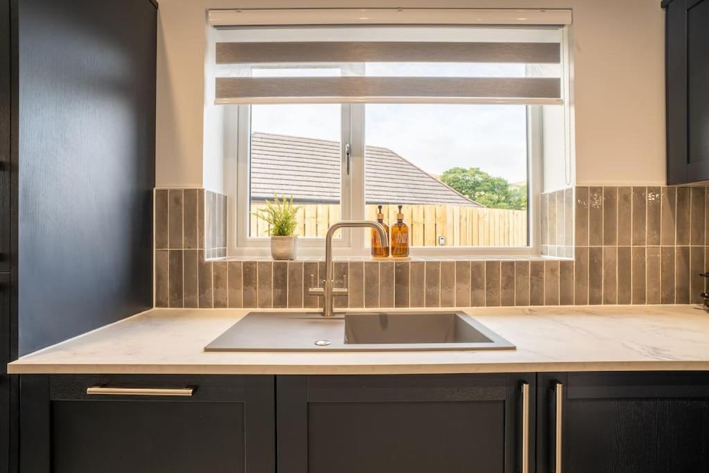 Cottage With Hot Tub Near Knockhill Saline Bagian luar foto