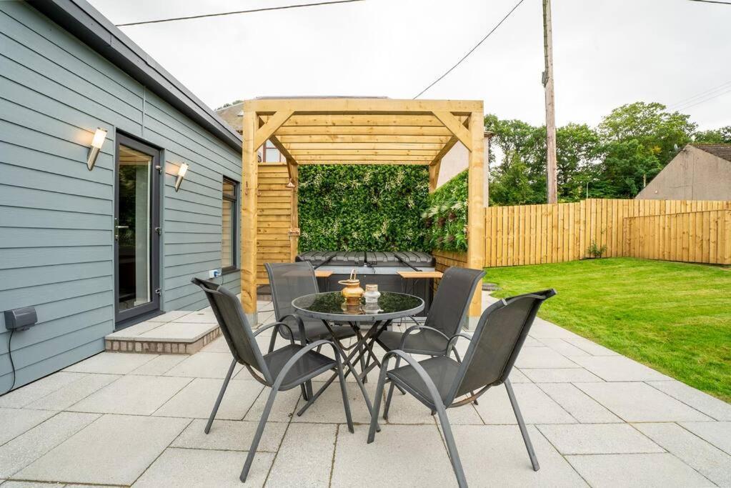 Cottage With Hot Tub Near Knockhill Saline Bagian luar foto